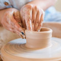 初心者におすすめの陶芸作品！皿、花瓶、オブジェの名品を楽しもう